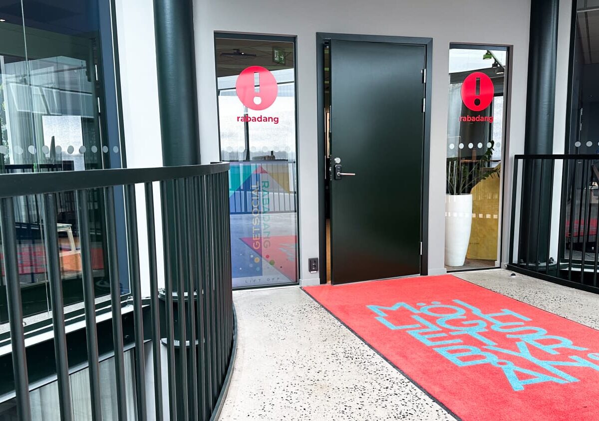 Igången till Rabadans nya kontor på Piren.