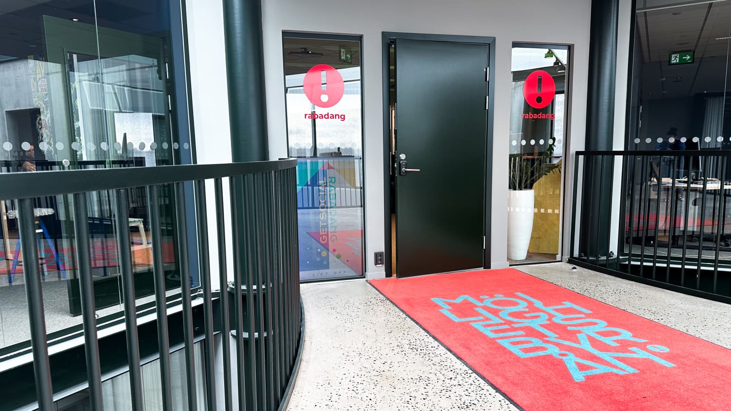 Igången till Rabadans nya kontor på Piren.